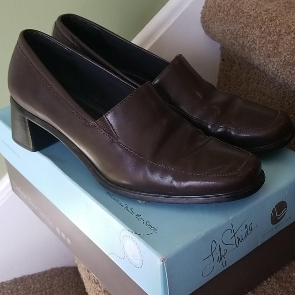 Rockport women's low heel shoe size 8